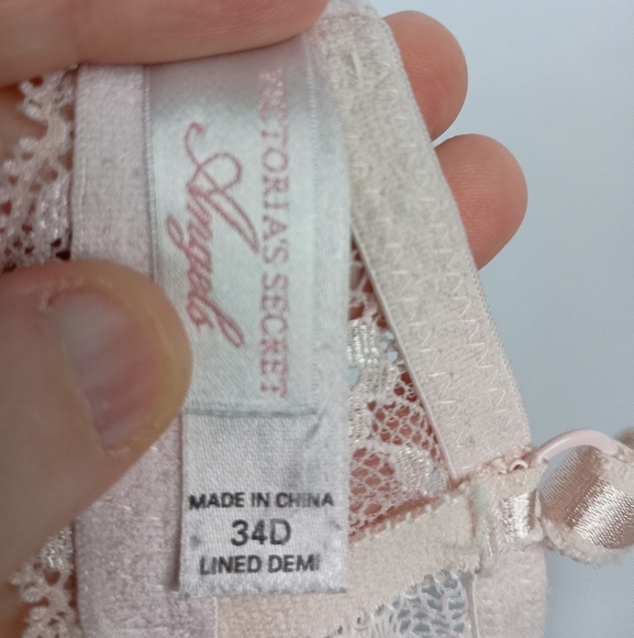 2/$30 VICTORIA SECRET Elegant Lace Trimmed Bra in Barbiecore ButterlyPink (#822) - Picture 2 of 6